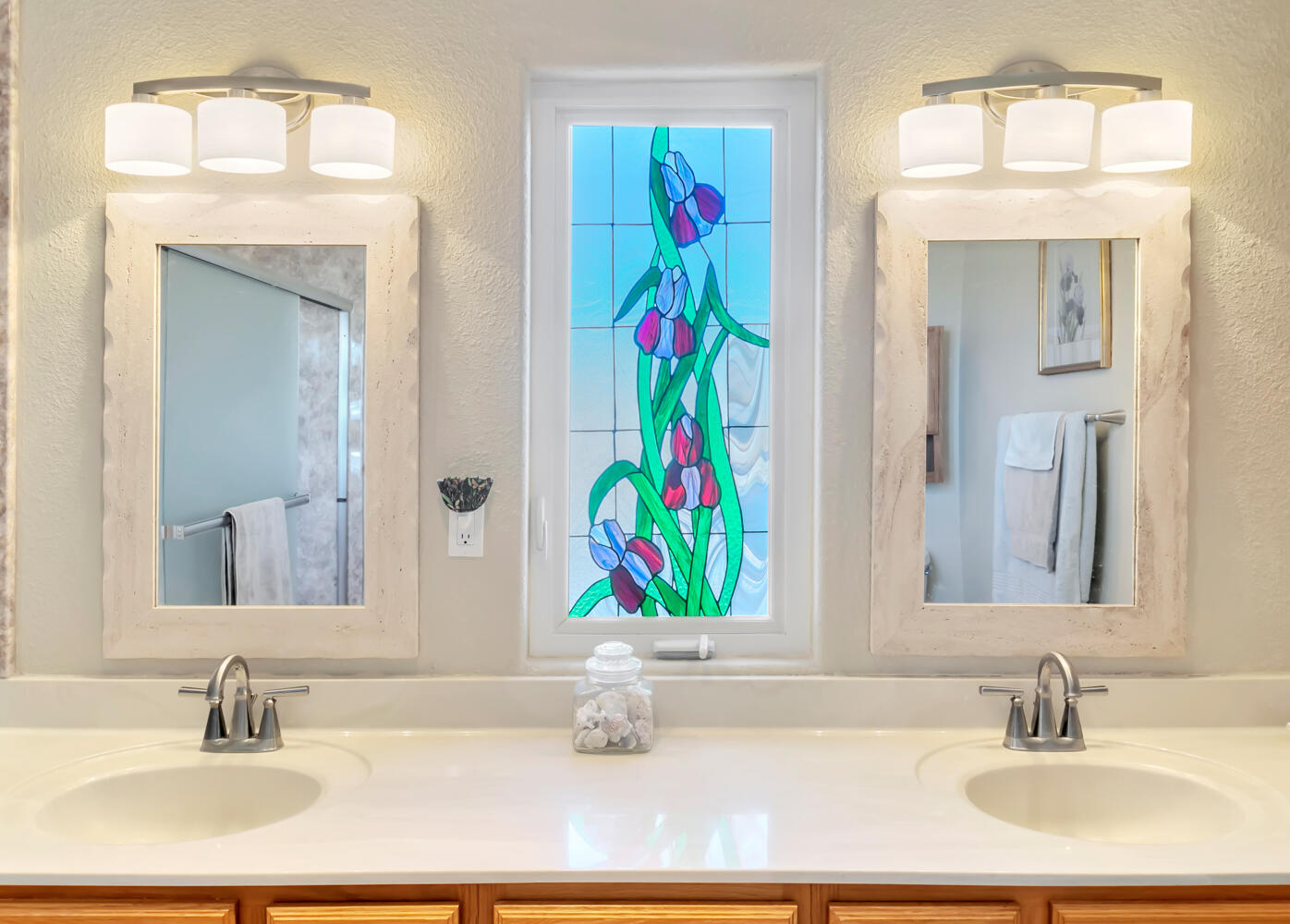 589 Renaissance Loop SE