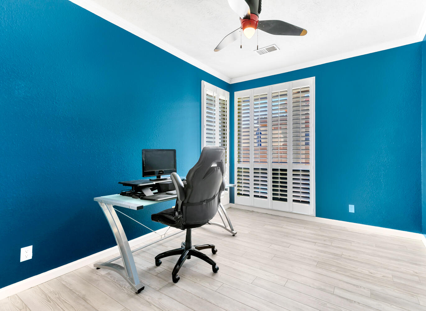 589 Renaissance Loop SE
