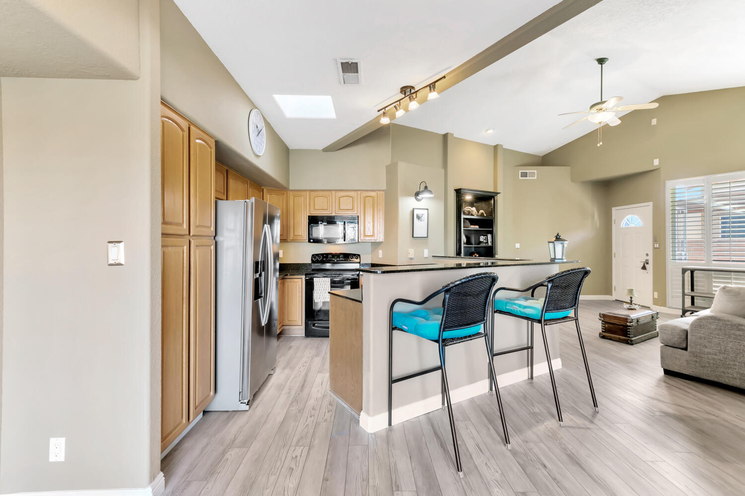 589 Renaissance Loop SE