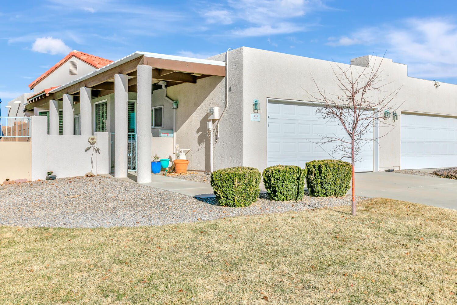 589 Renaissance Loop SE