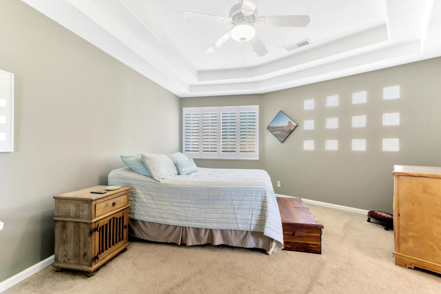589 Renaissance Loop SE