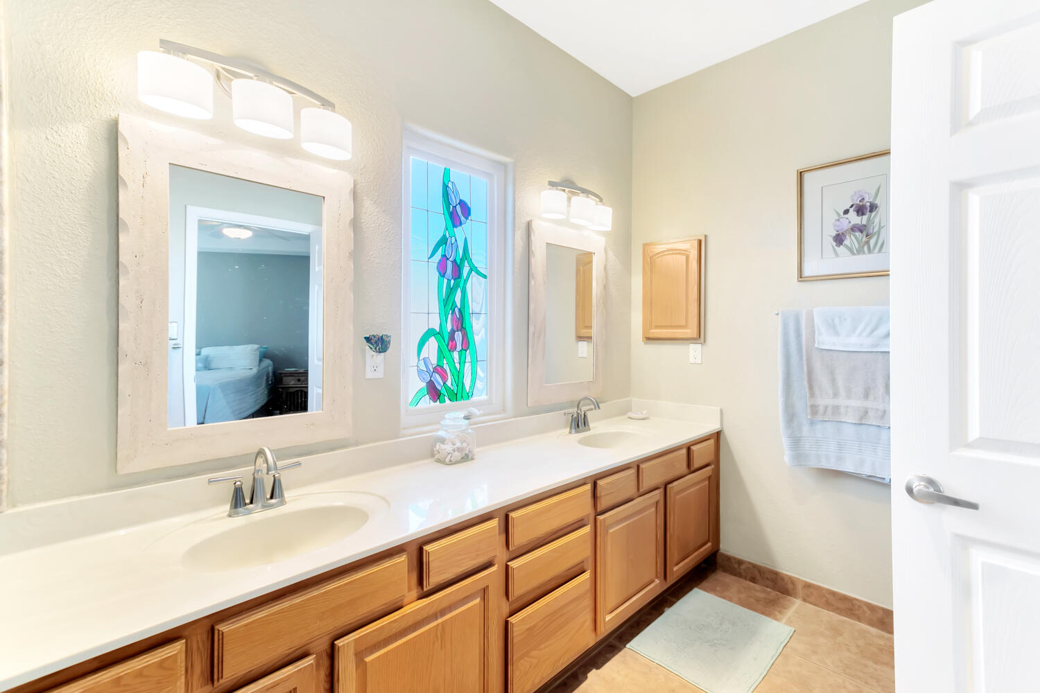 589 Renaissance Loop SE