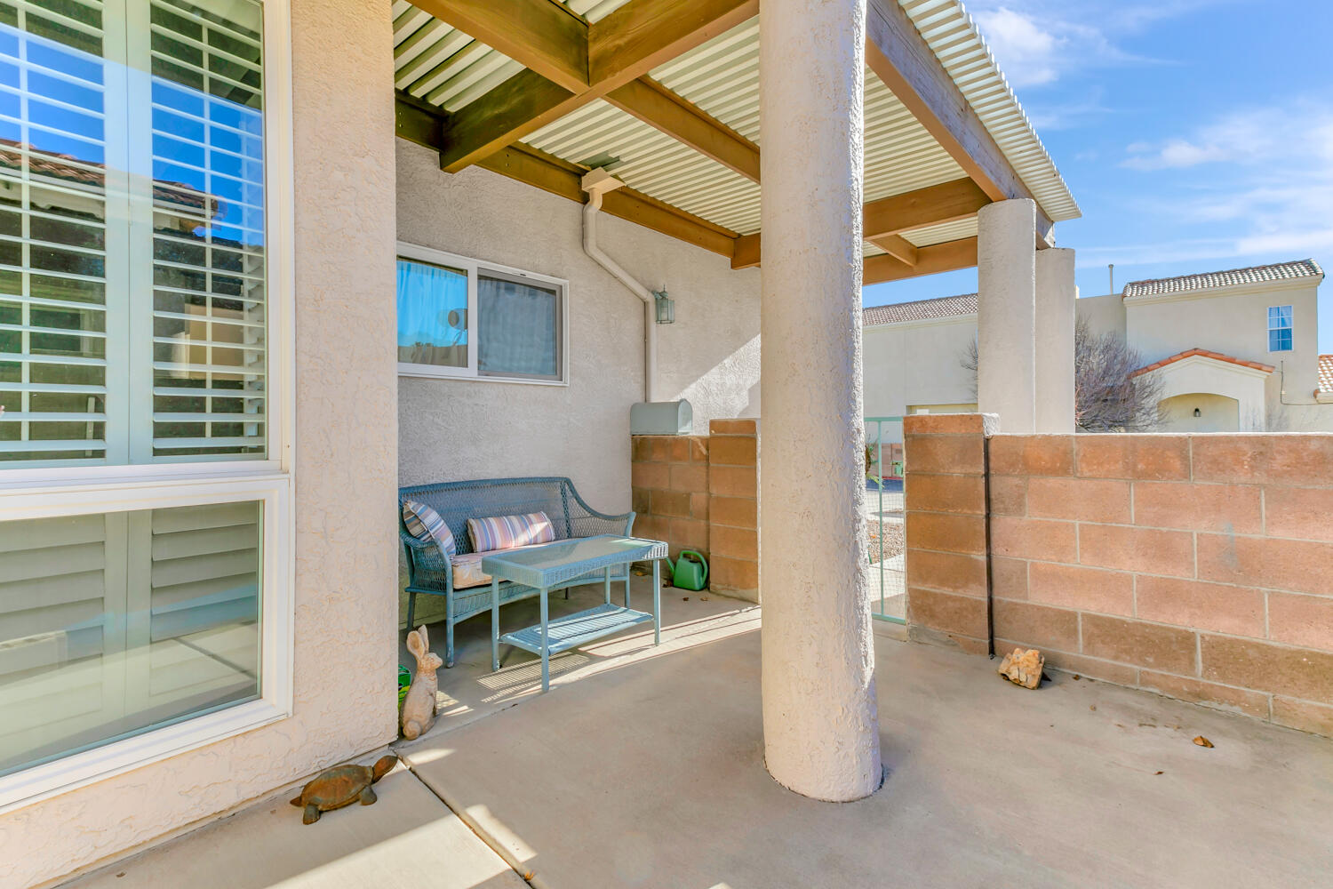 589 Renaissance Loop SE