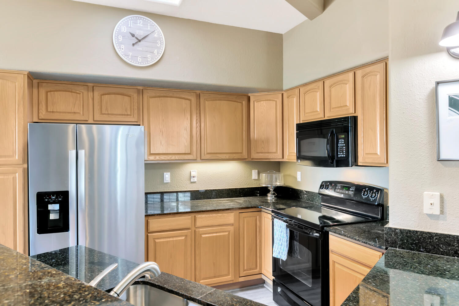 589 Renaissance Loop SE