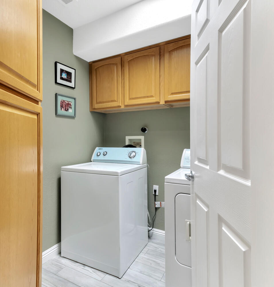 589 Renaissance Loop SE