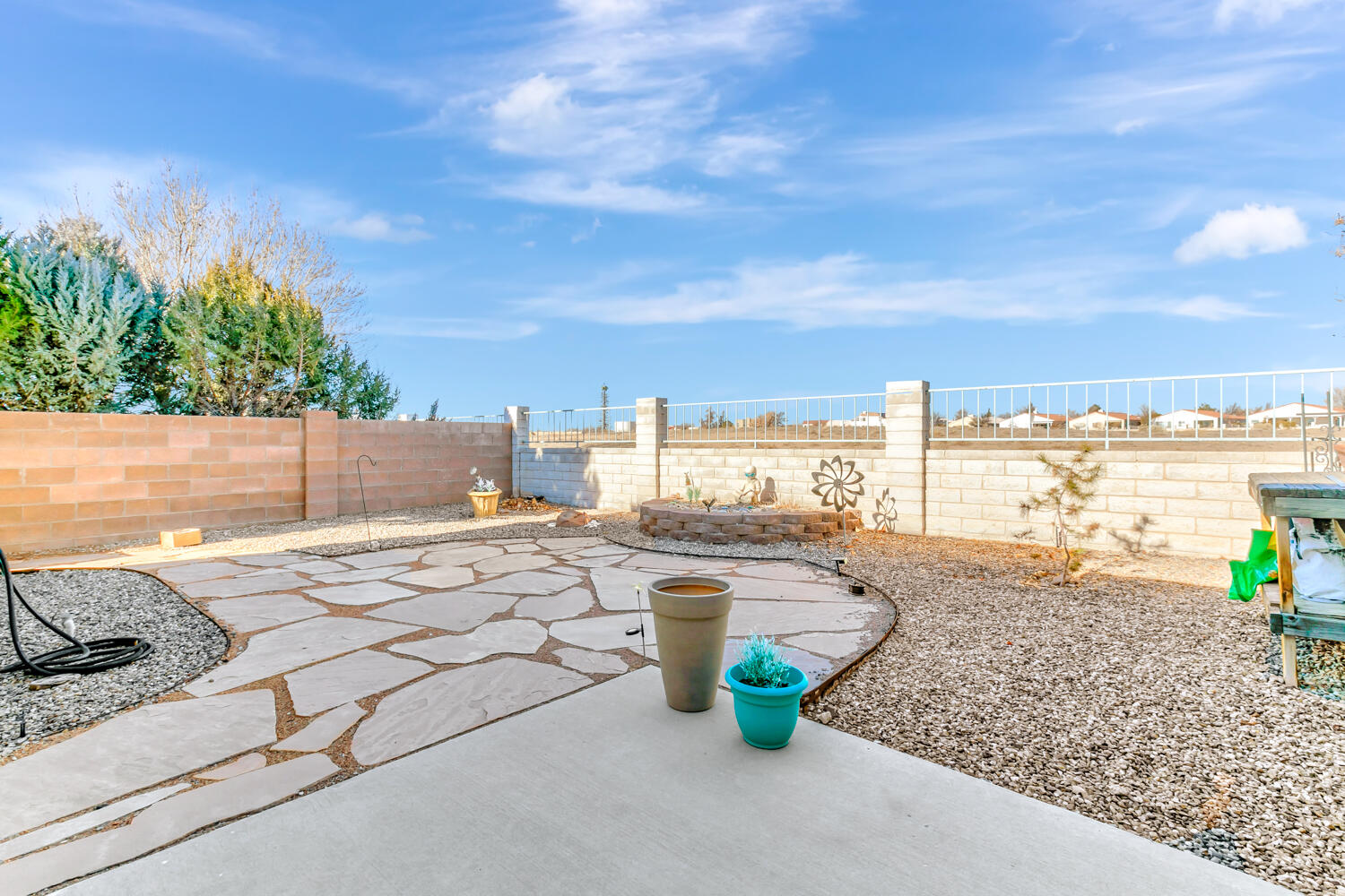 589 Renaissance Loop SE
