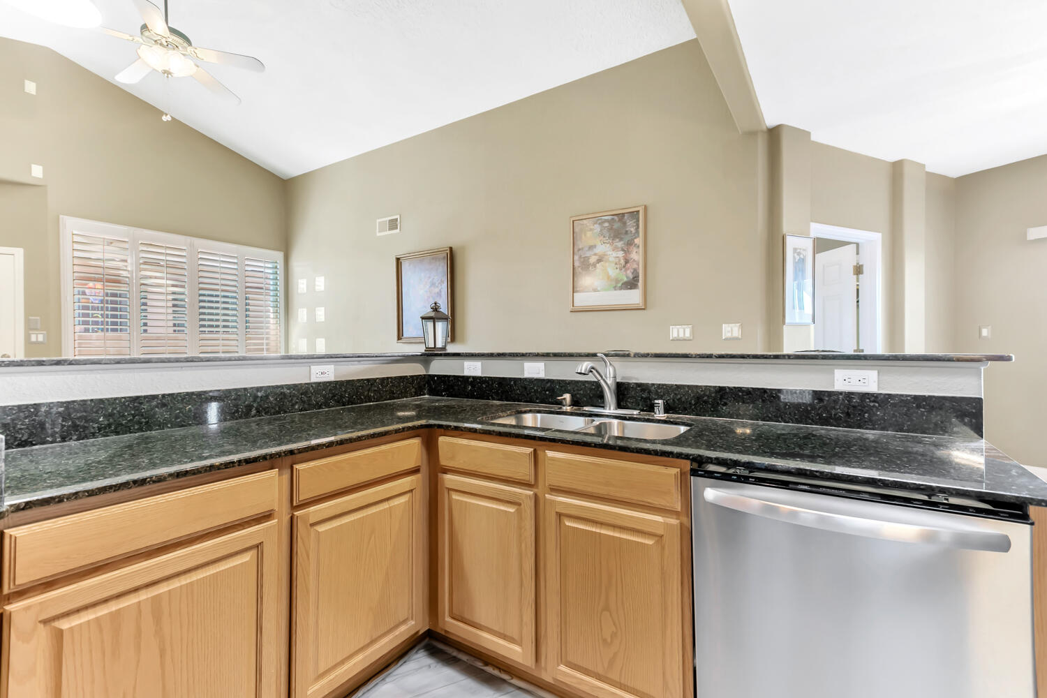 589 Renaissance Loop SE