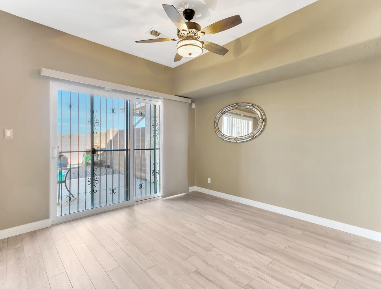 589 Renaissance Loop SE