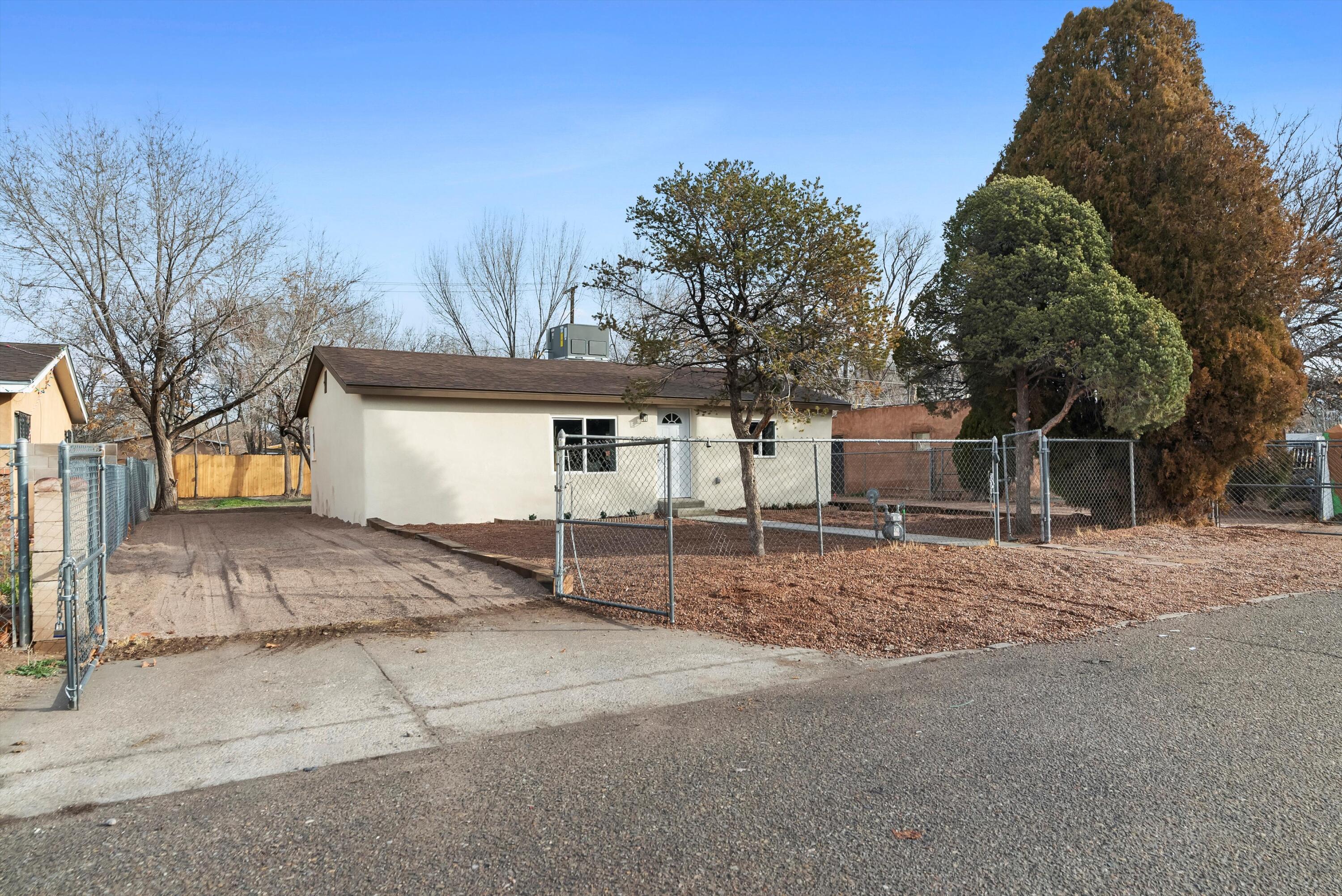 1709 Deluvina Drive SW