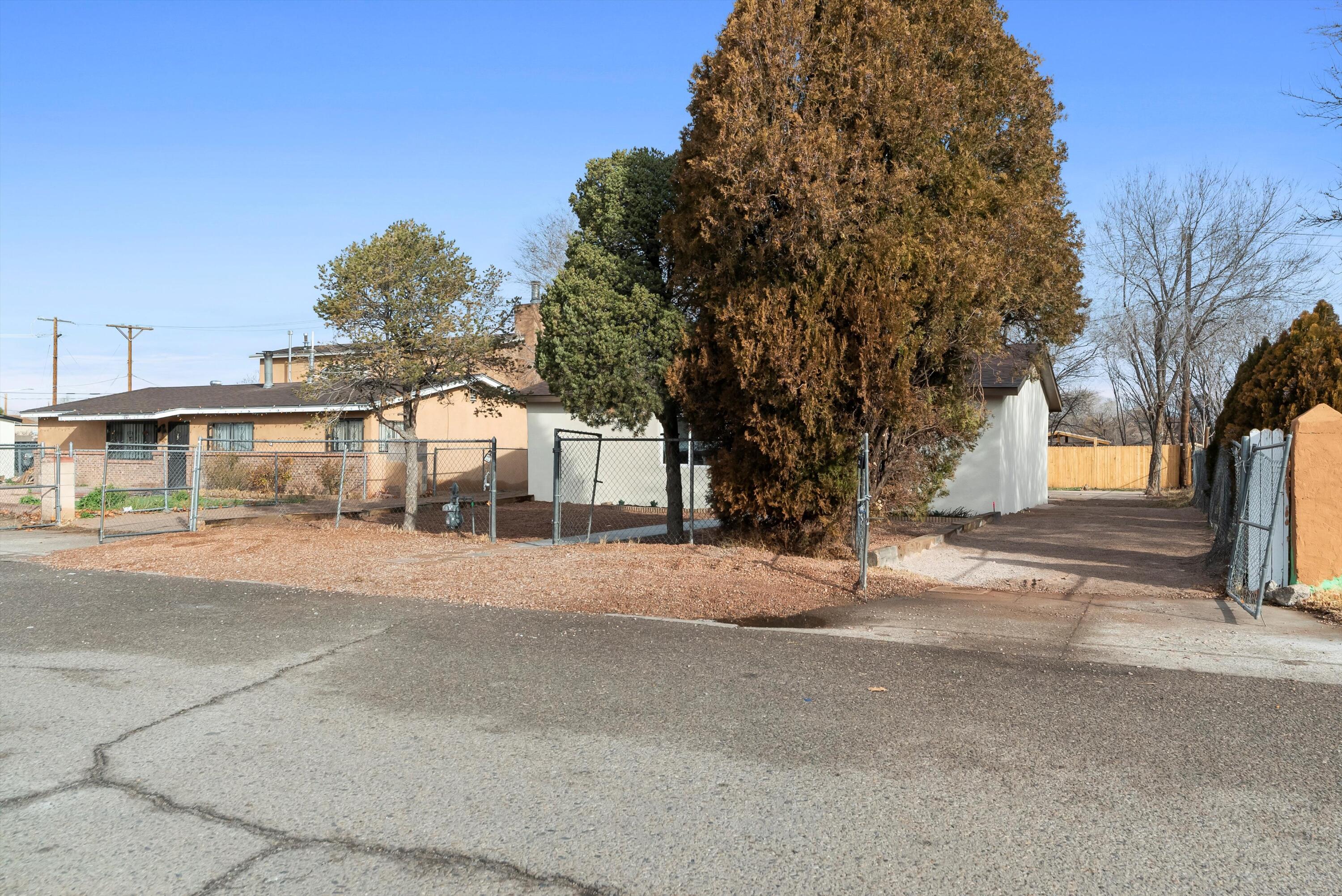 1709 Deluvina Drive SW