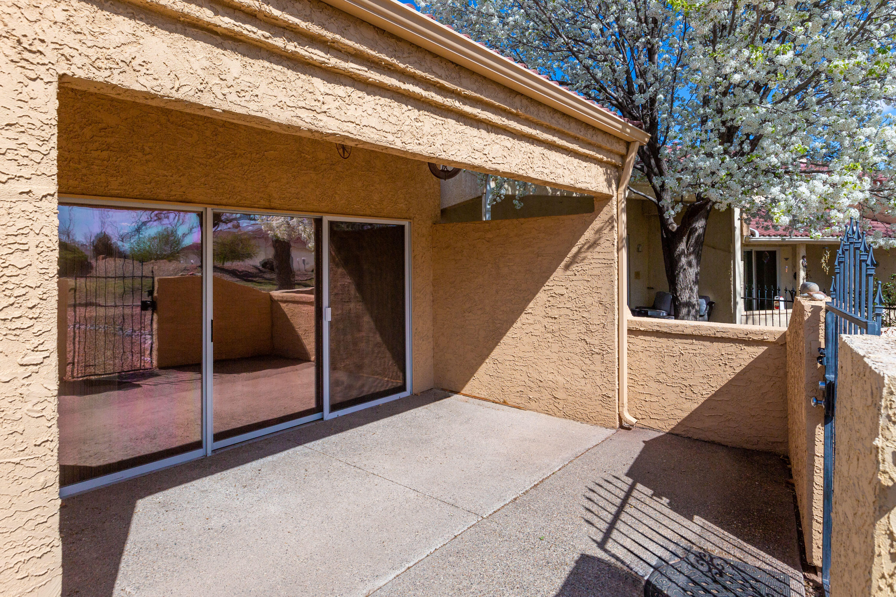 587 Eastlake Drive SE