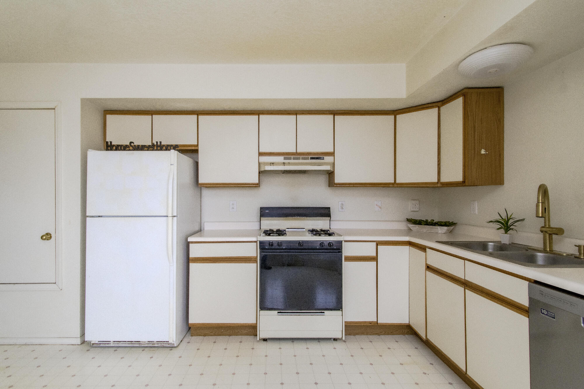 1969 Strawberry Drive NE