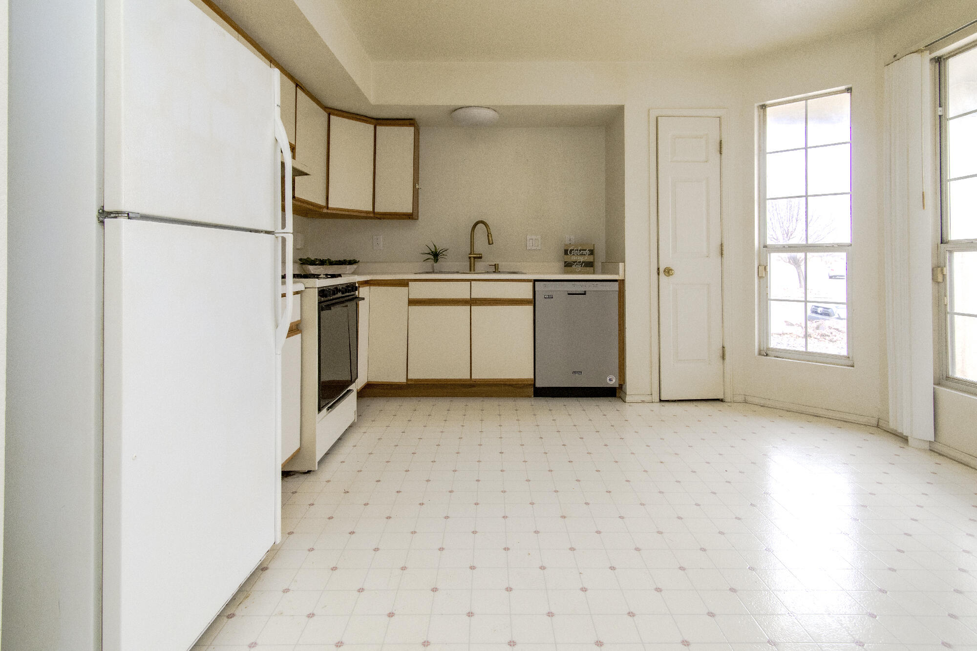 1969 Strawberry Drive NE