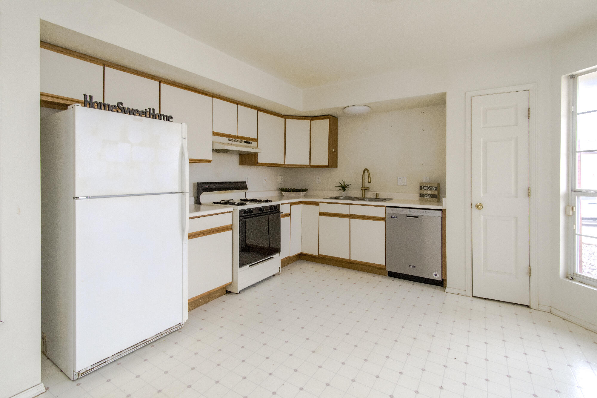 1969 Strawberry Drive NE