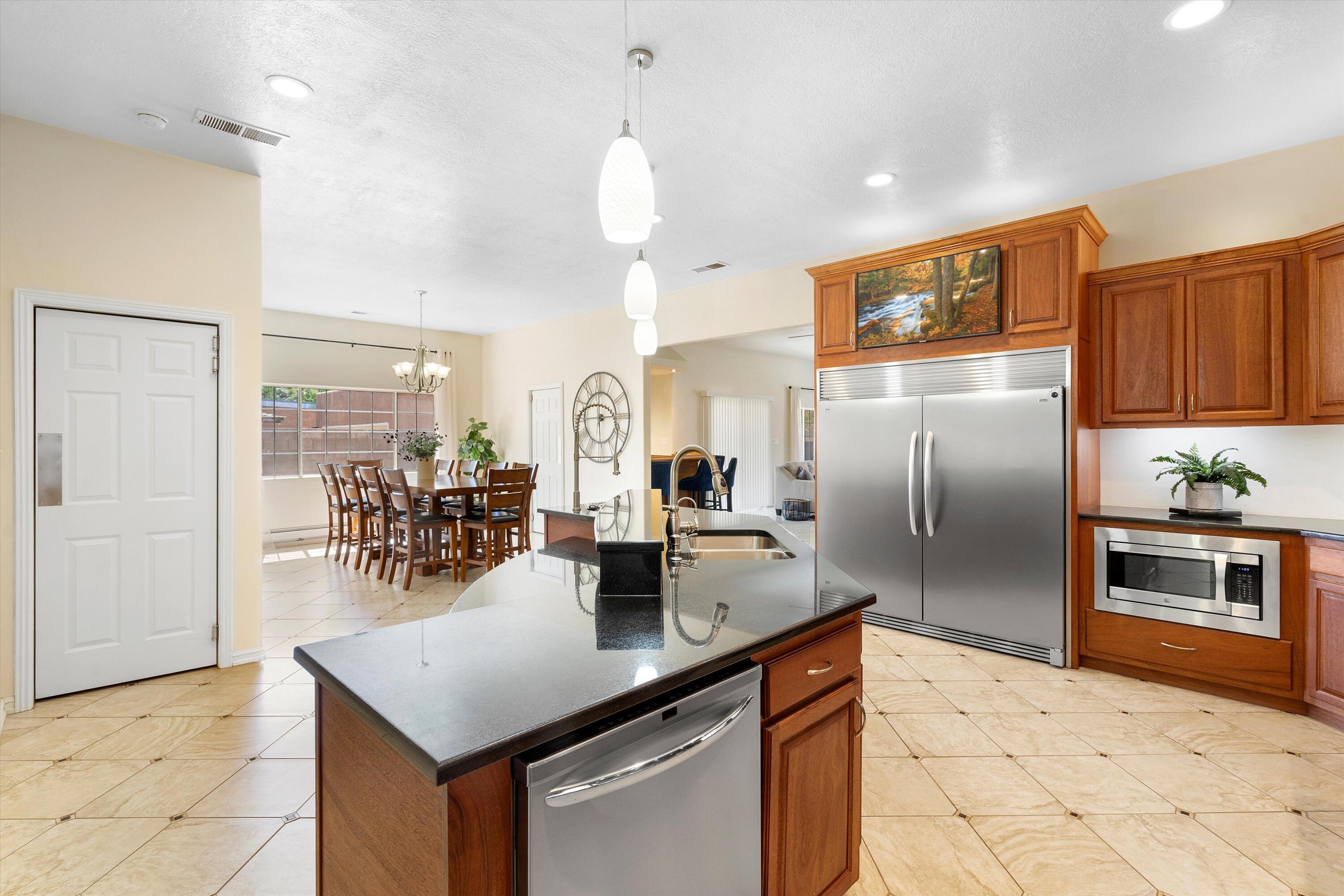 1408 Rosalee Road NW