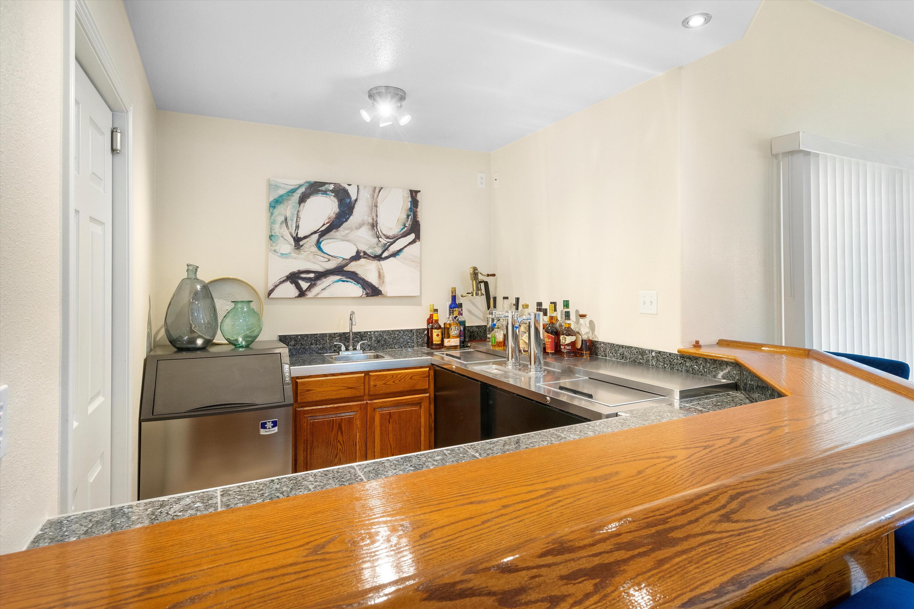 1408 Rosalee Road NW