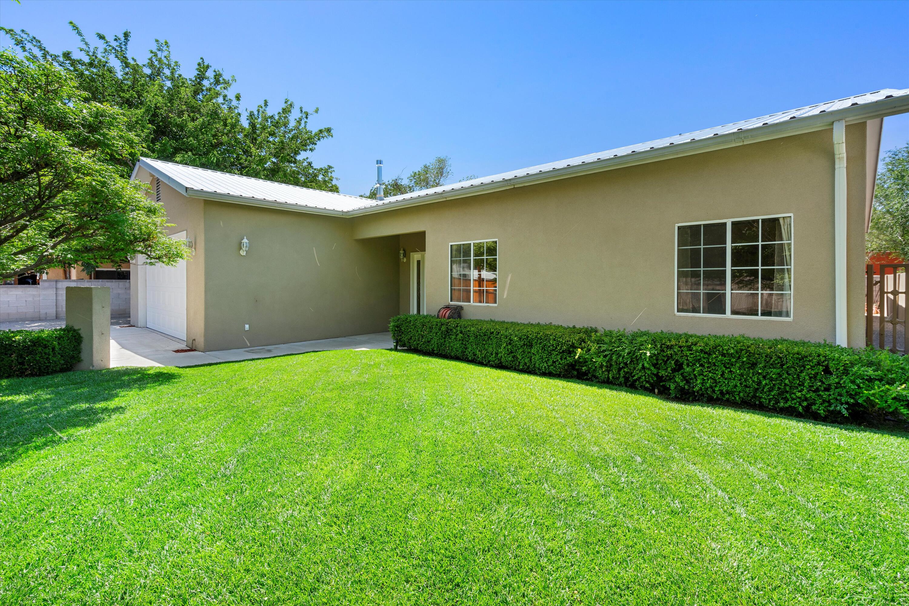 1408 Rosalee Road NW