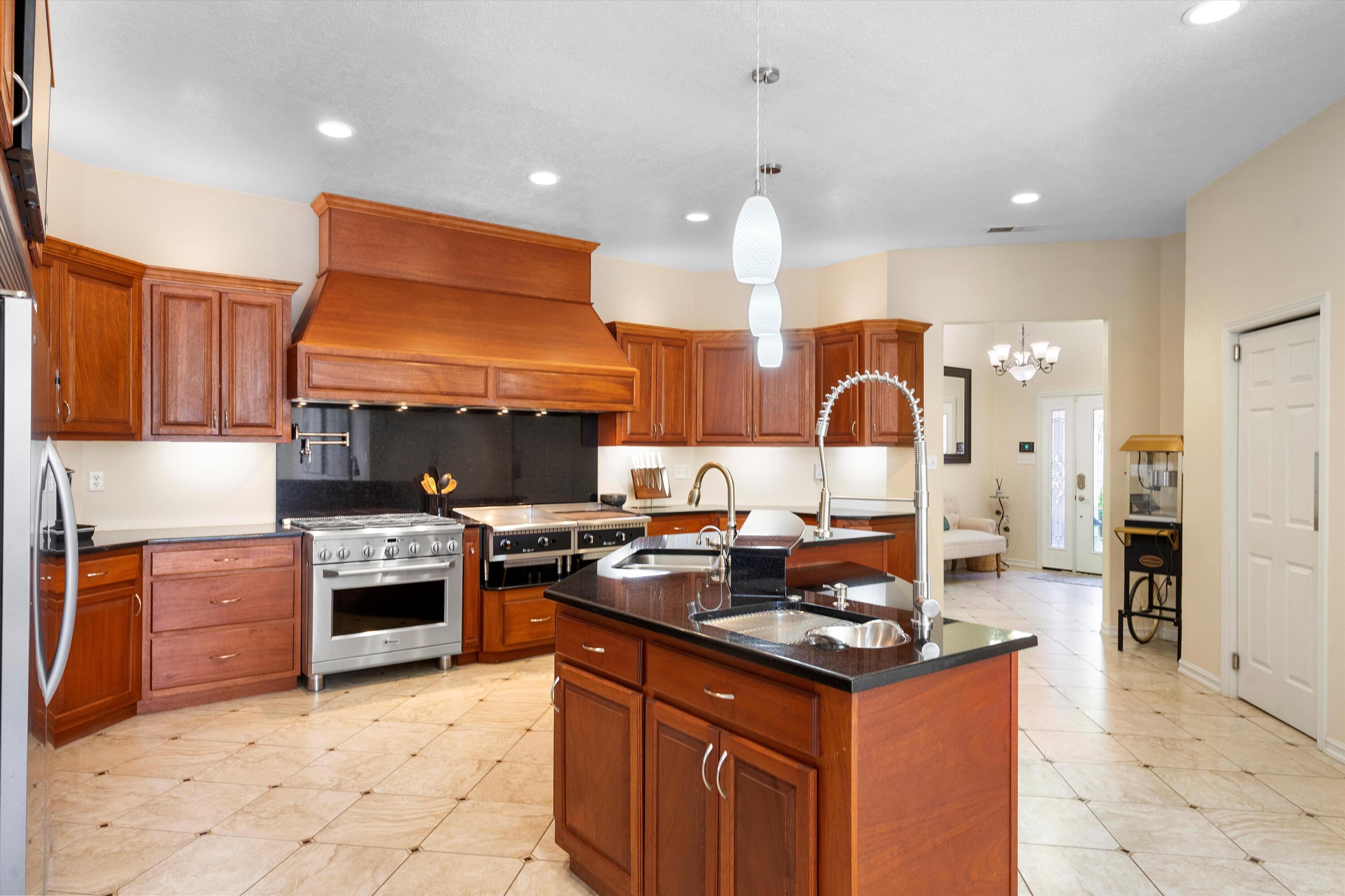 1408 Rosalee Road NW