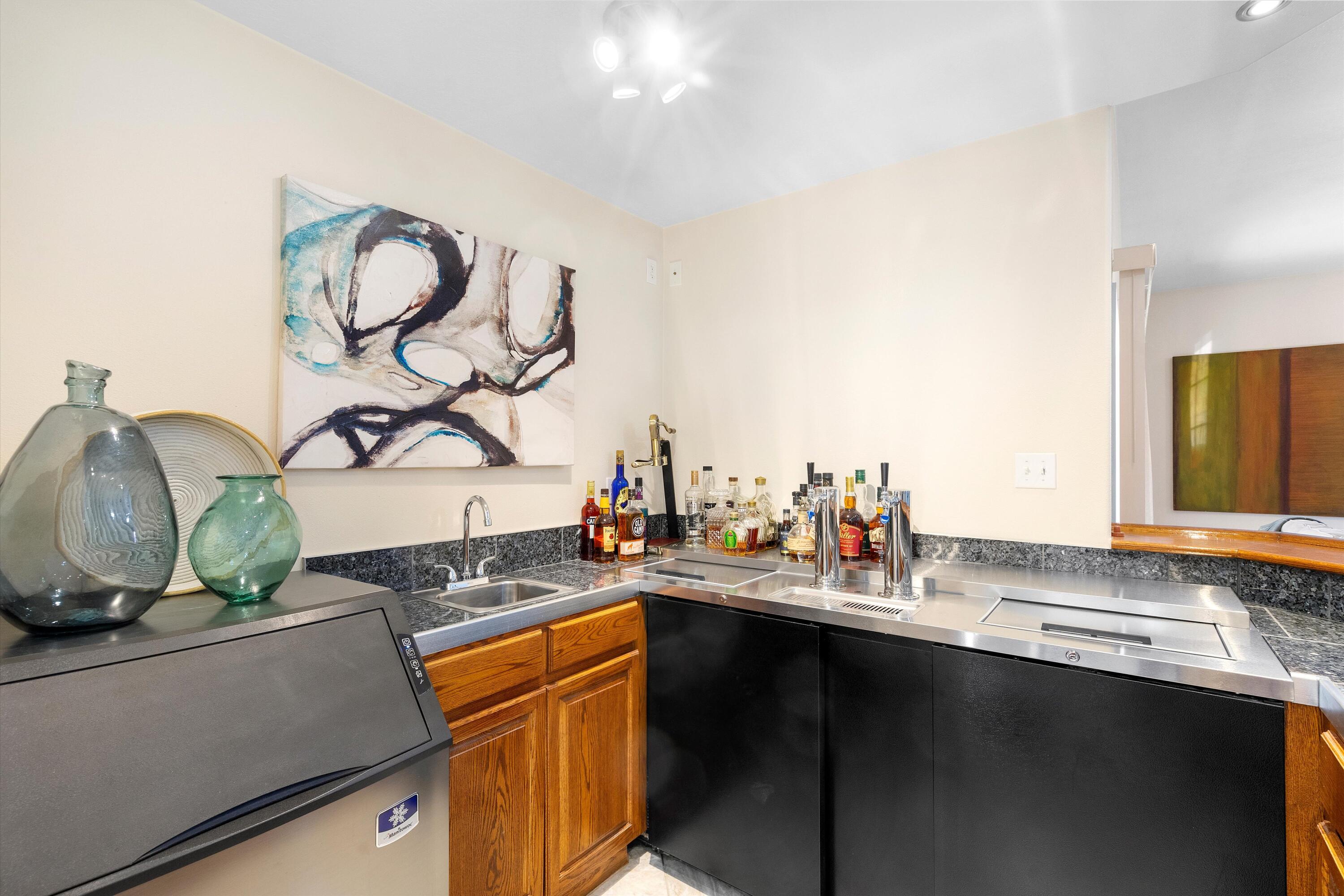 1408 Rosalee Road NW