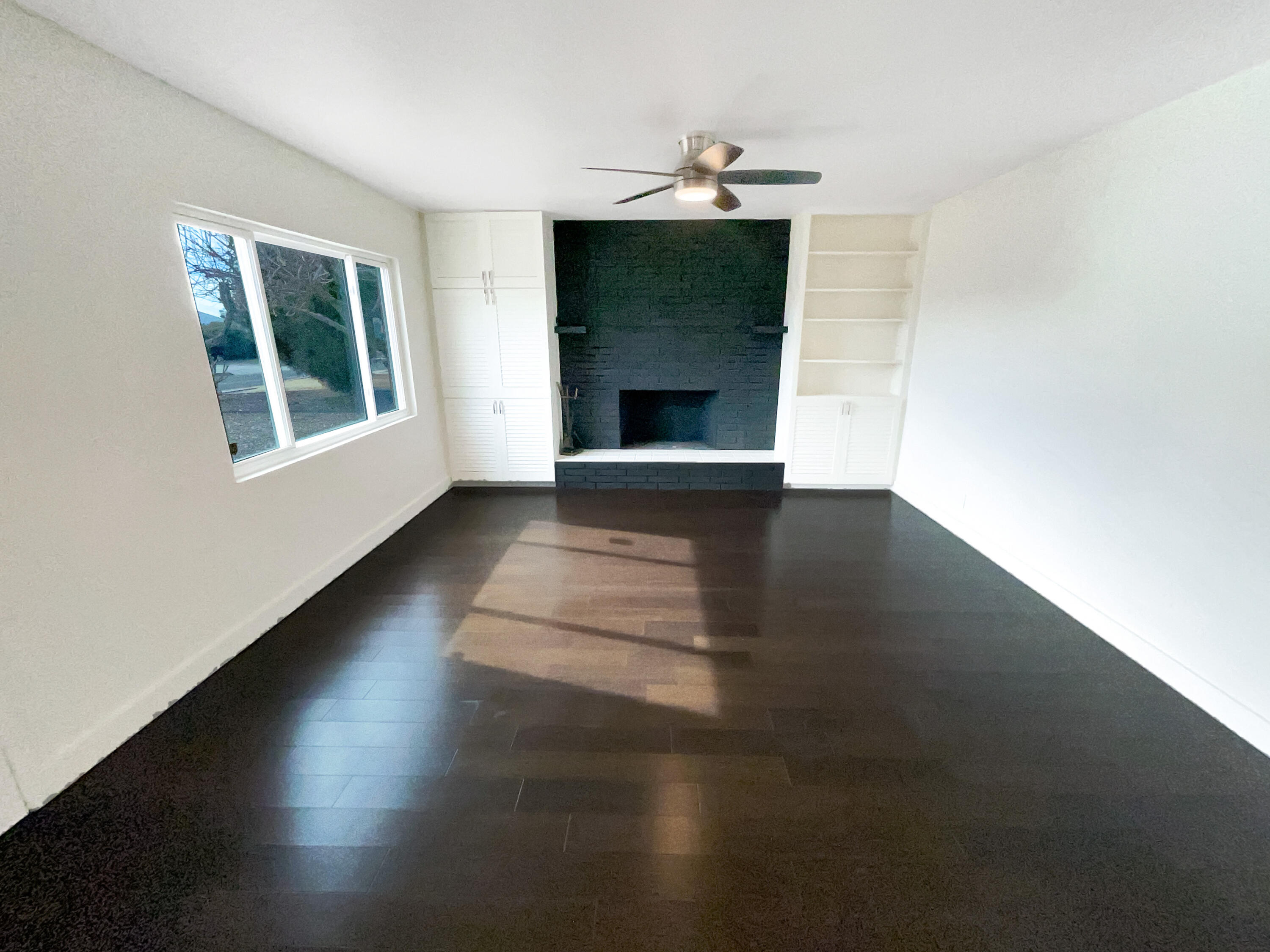 9027 Los Arboles Avenue NE
