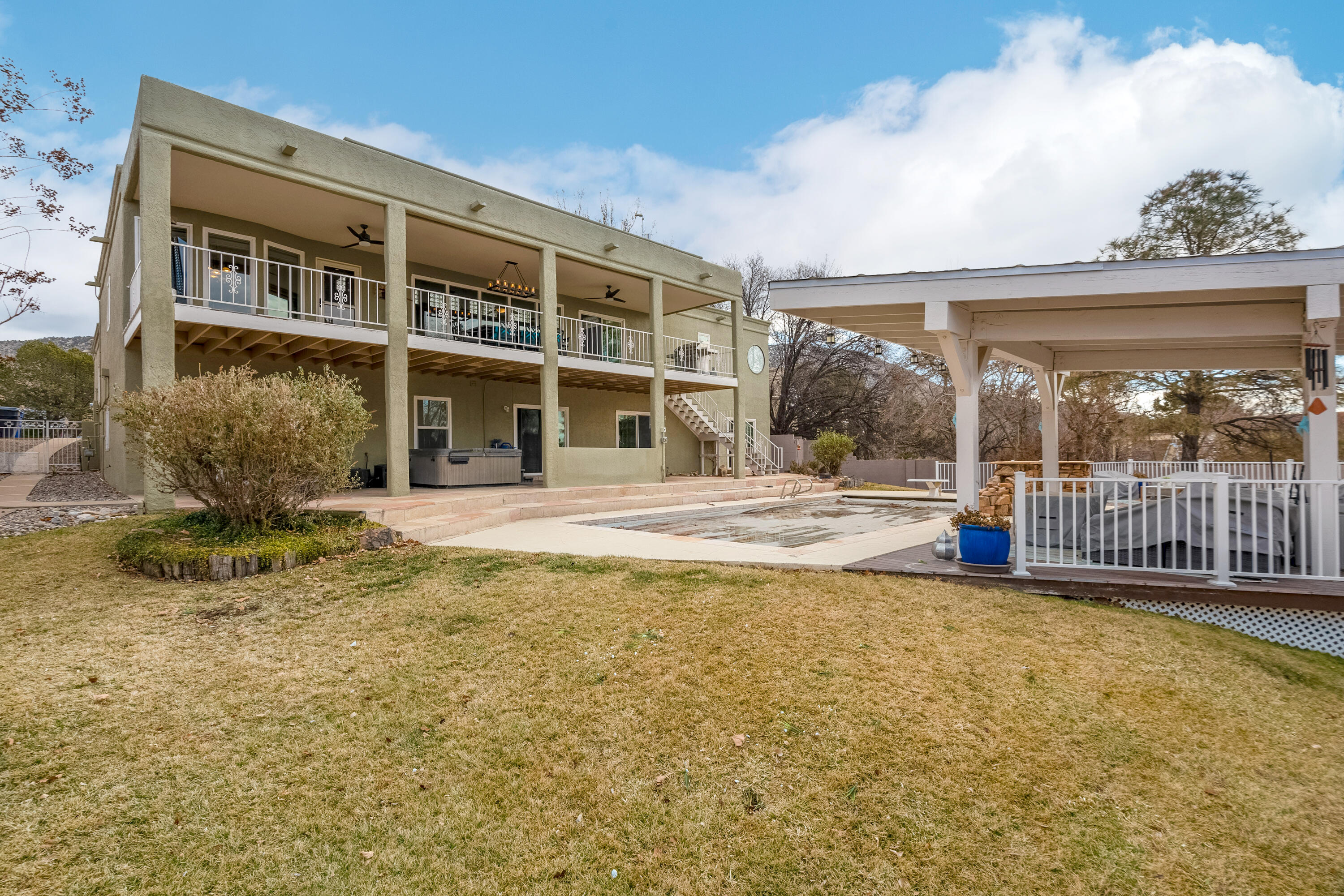 5005 Miguel Court NE