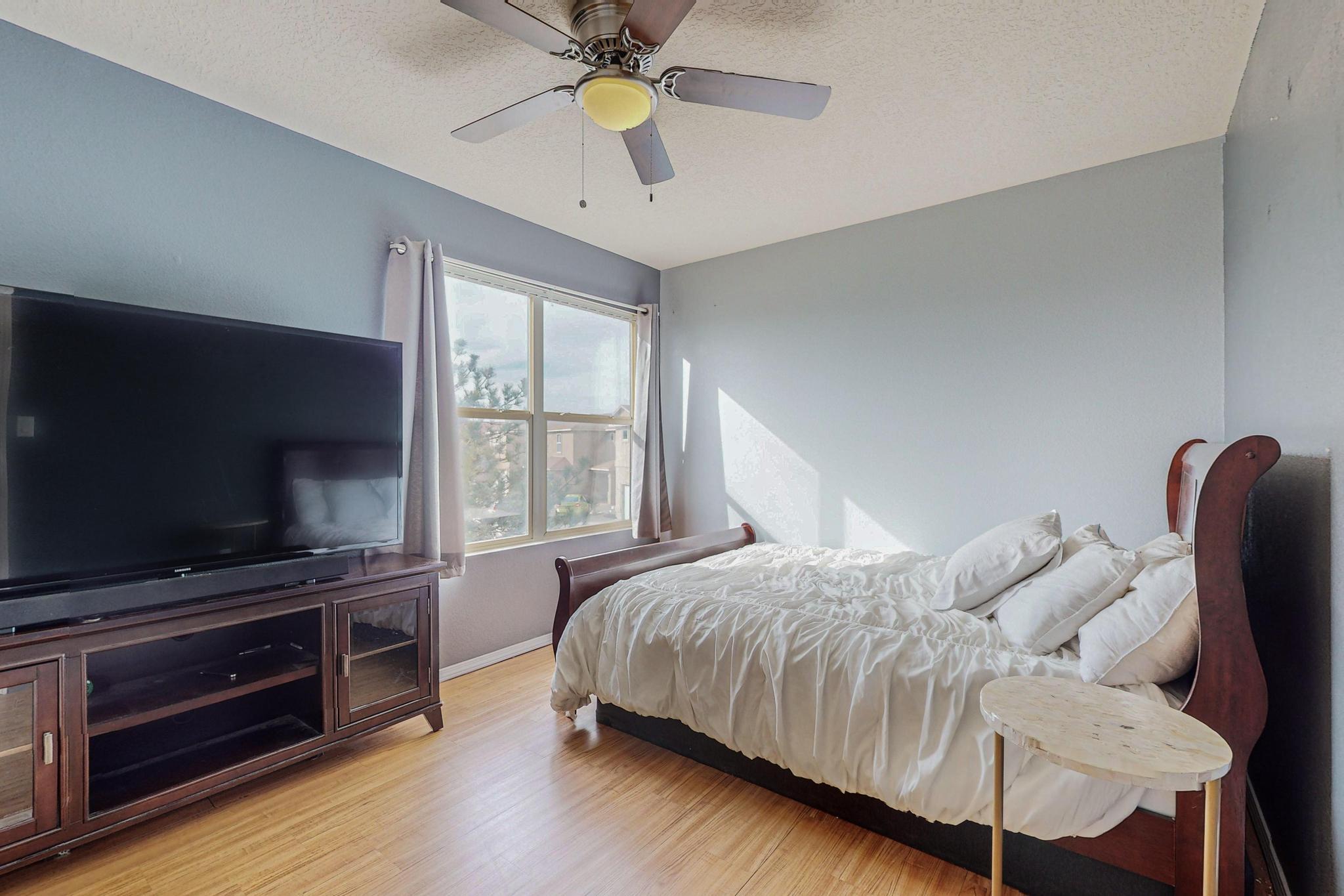 1040 Telstar Loop NW
