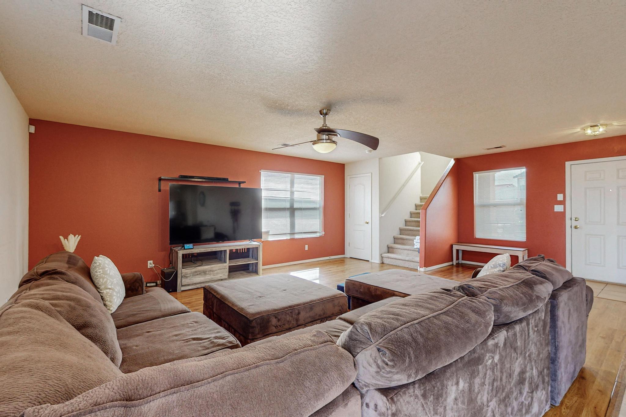 1040 Telstar Loop NW
