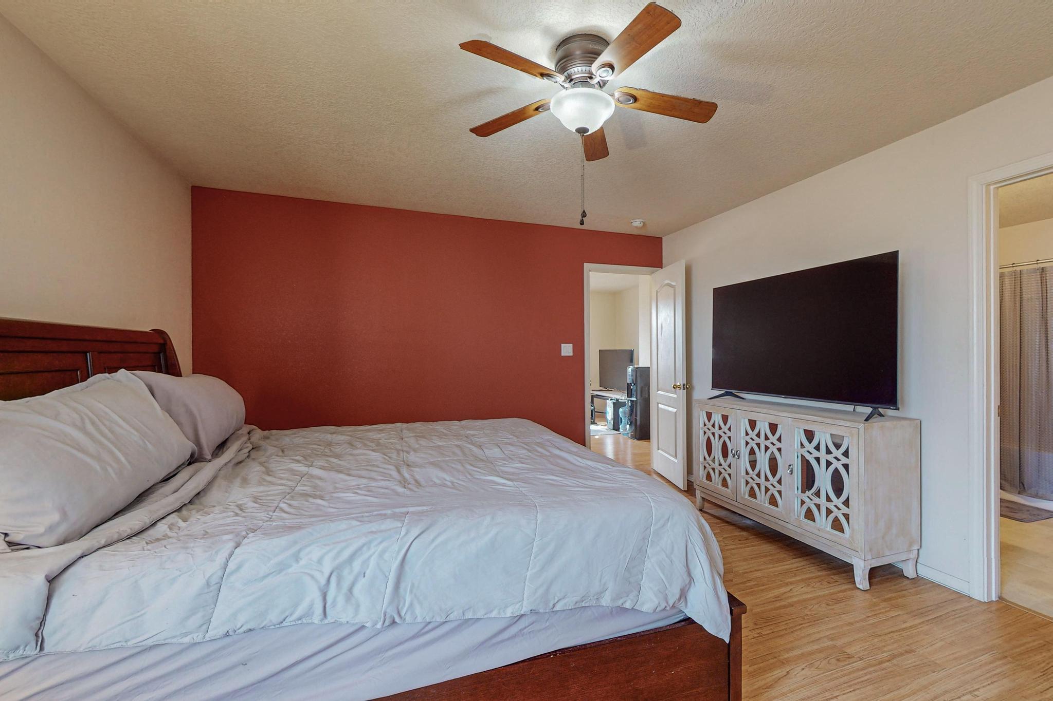 1040 Telstar Loop NW