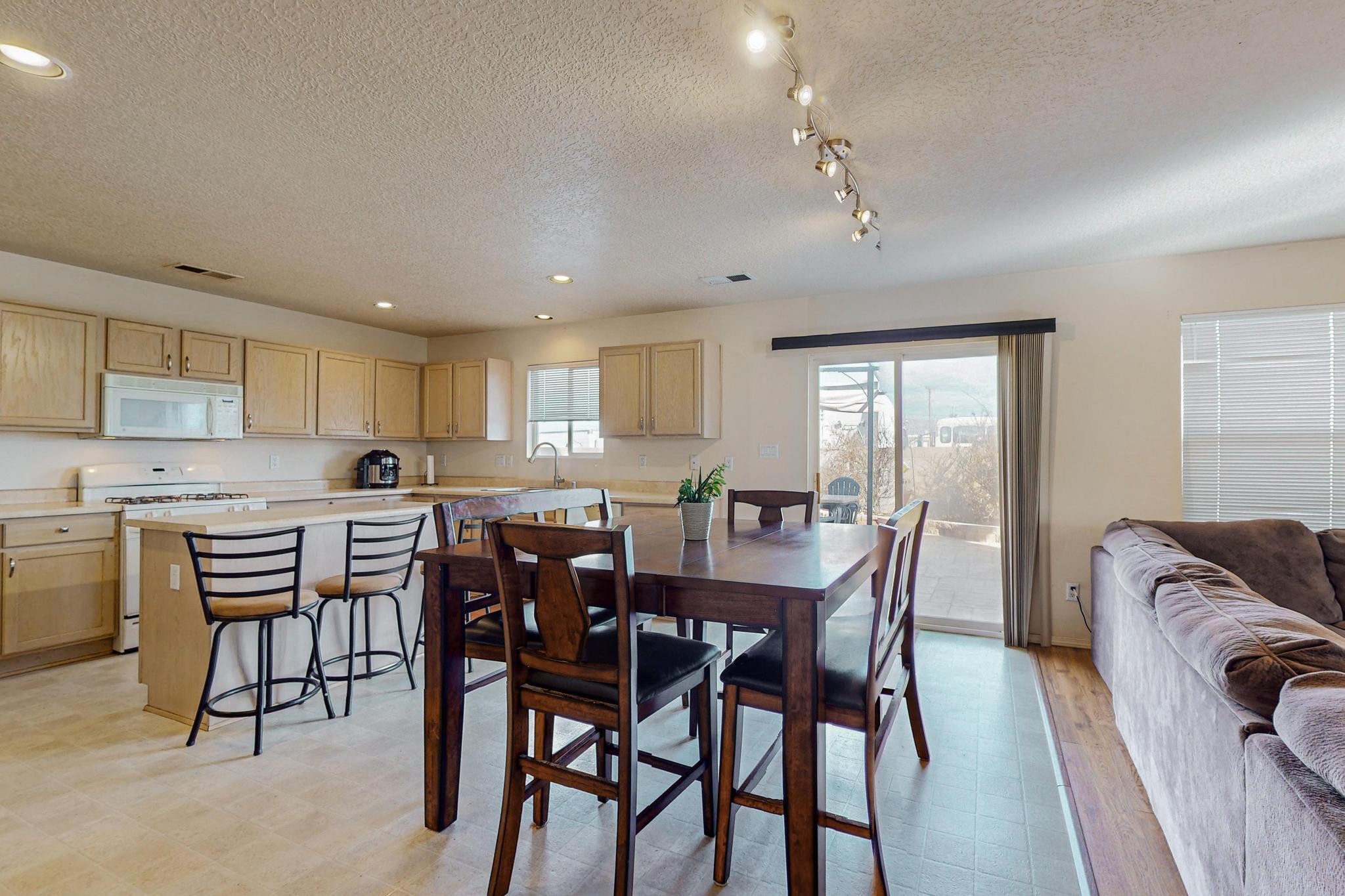 1040 Telstar Loop NW