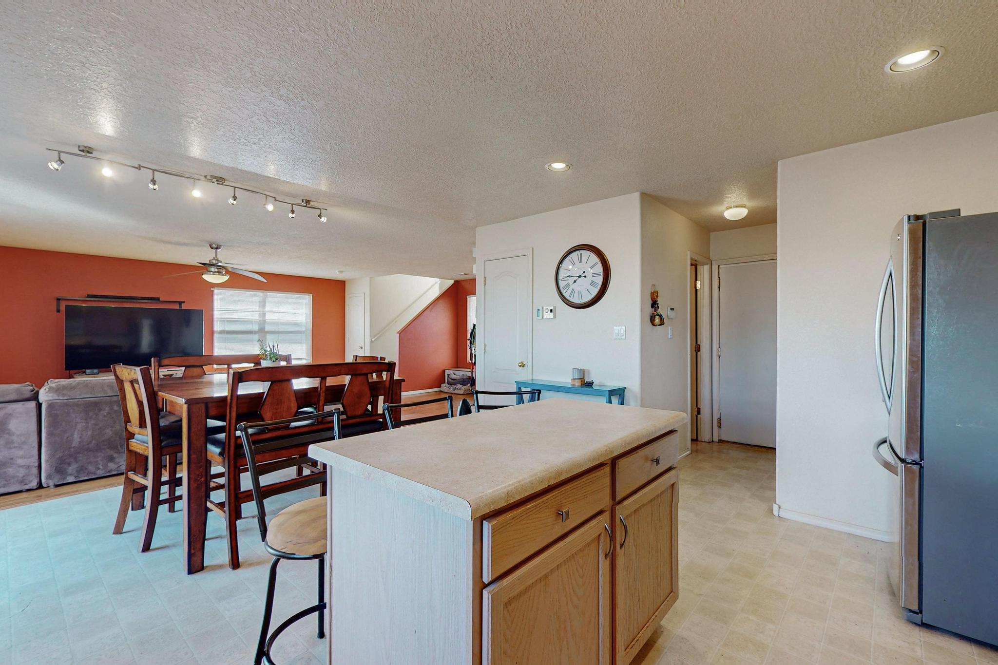 1040 Telstar Loop NW