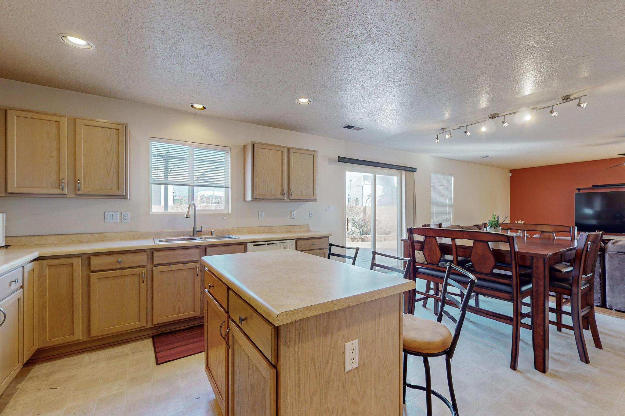 1040 Telstar Loop NW