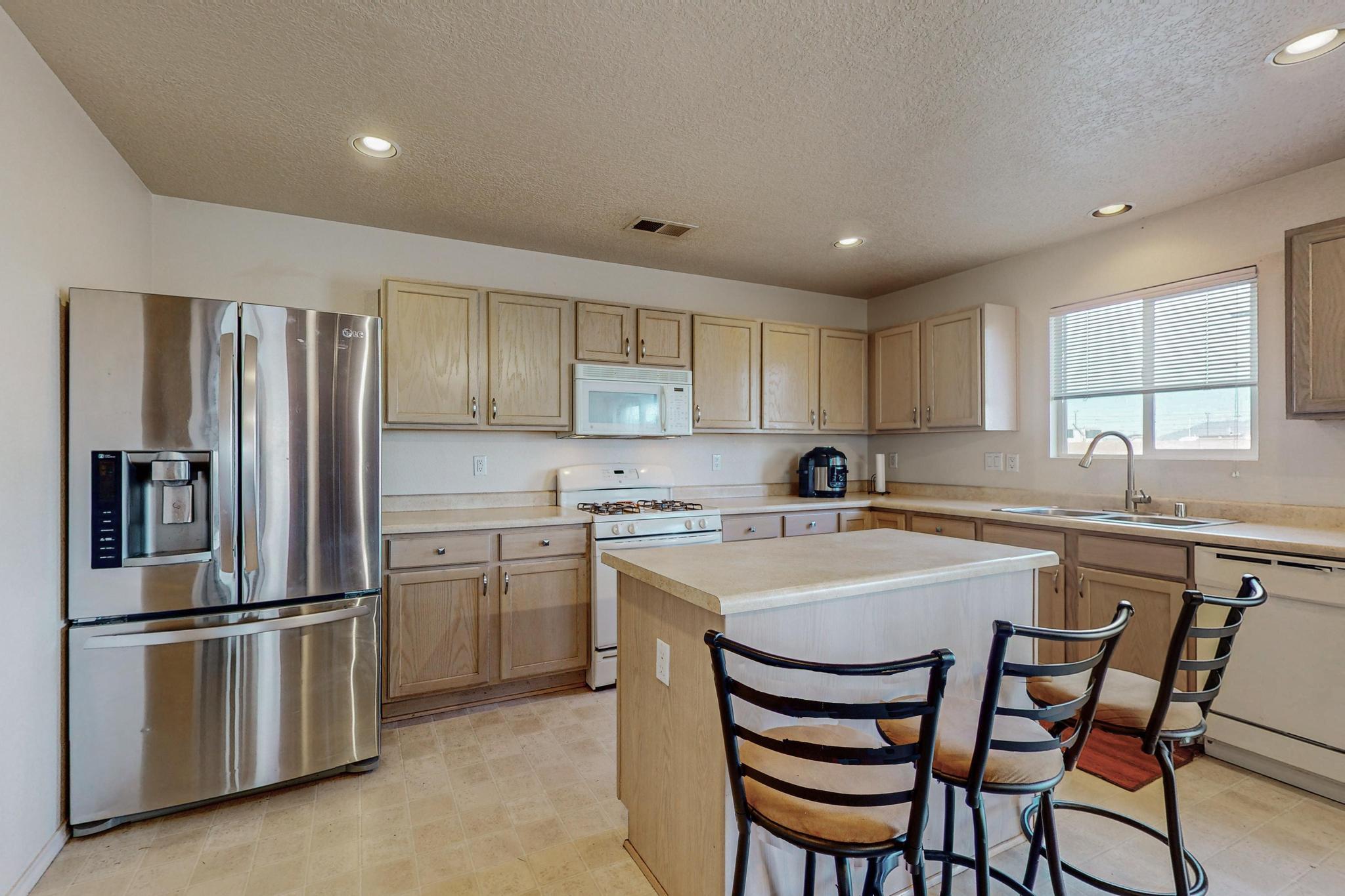1040 Telstar Loop NW