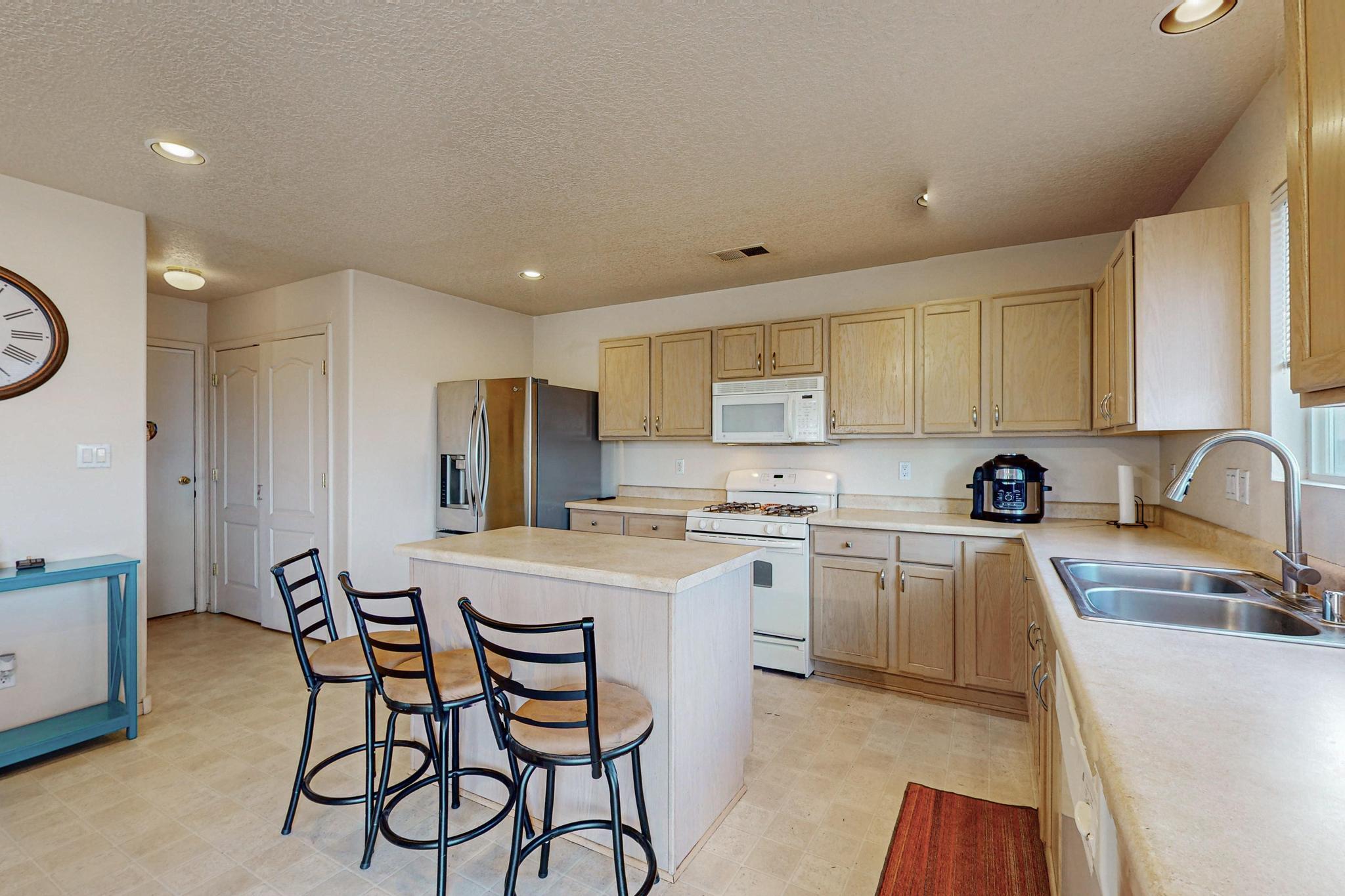 1040 Telstar Loop NW