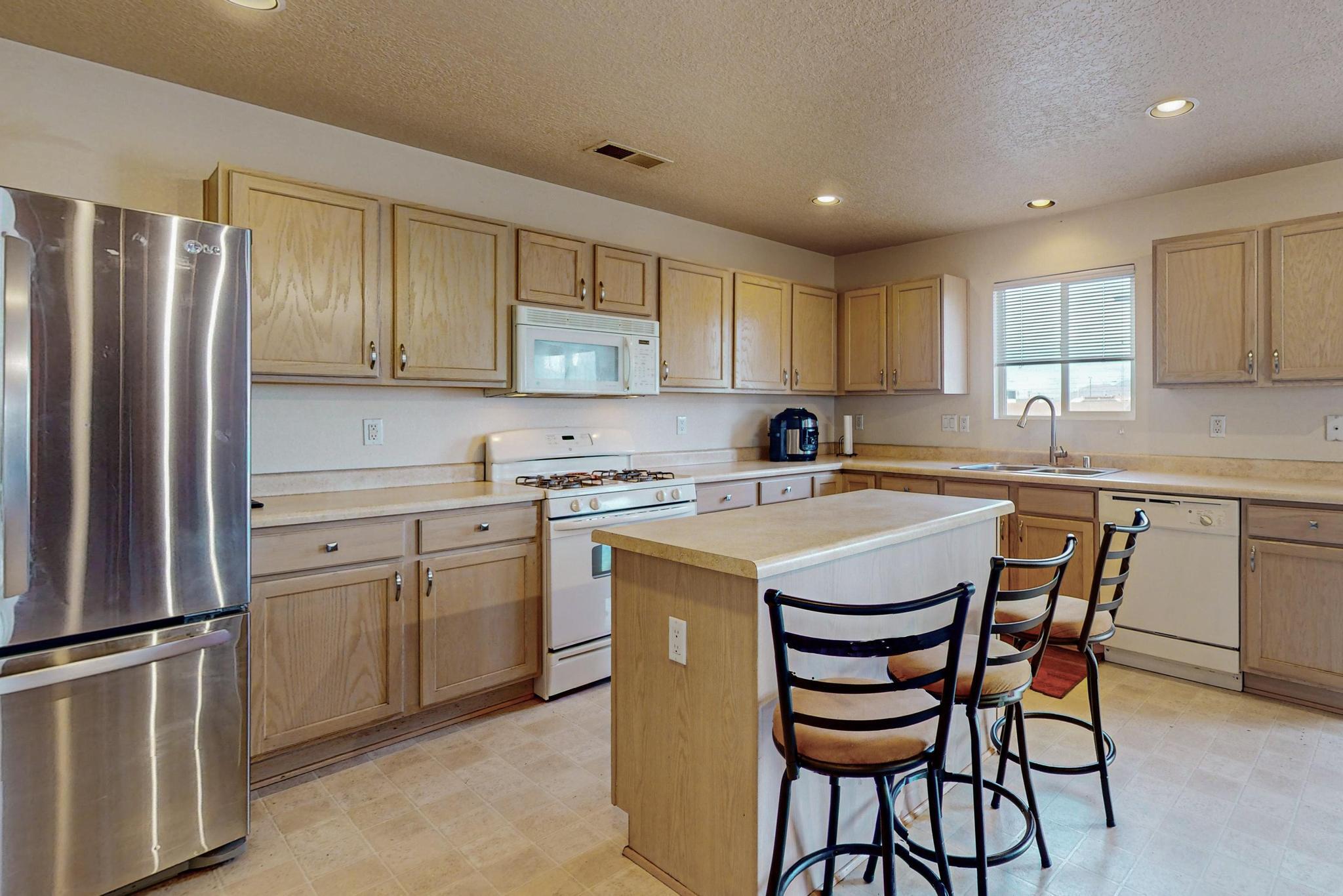 1040 Telstar Loop NW