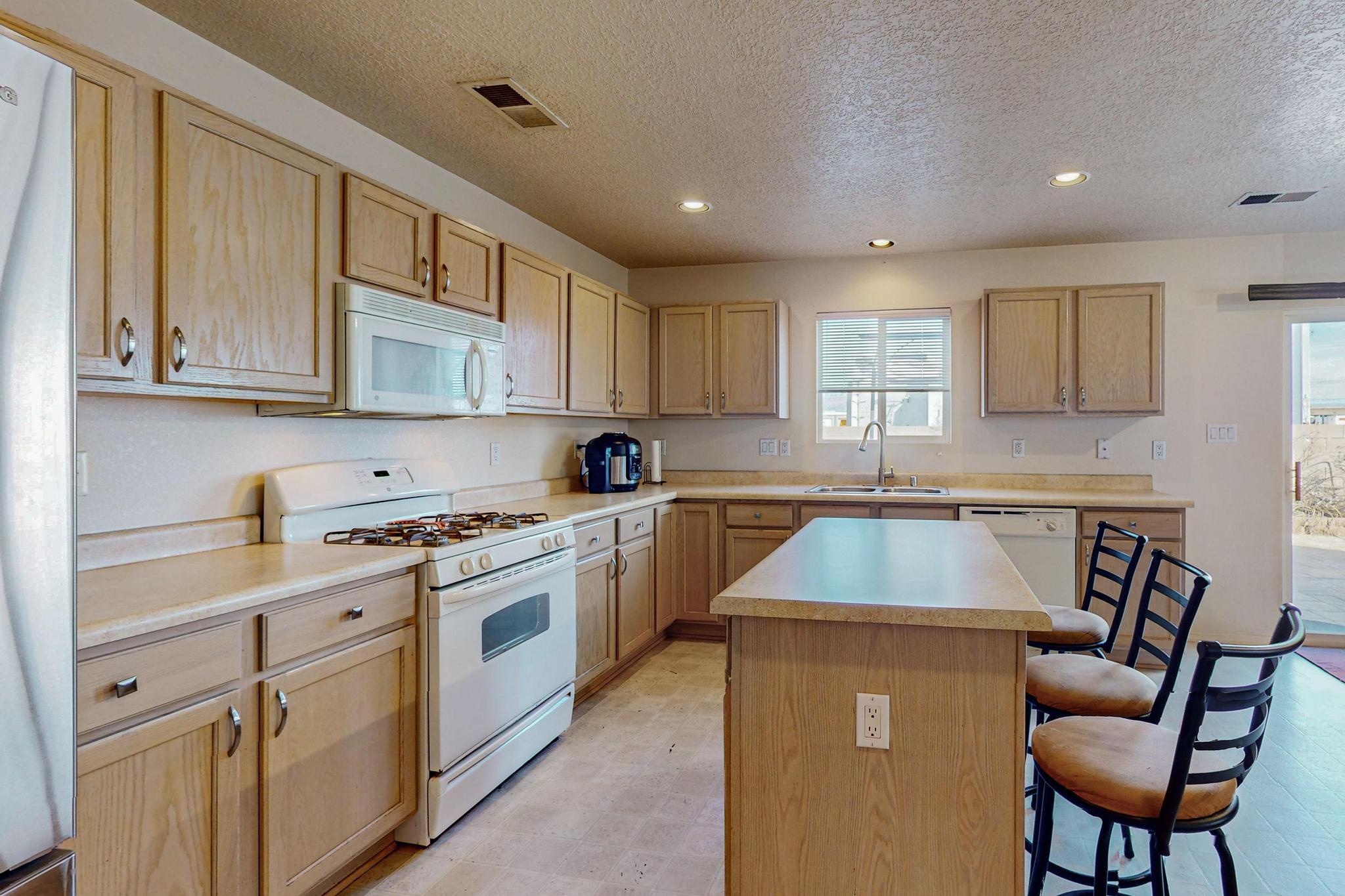 1040 Telstar Loop NW