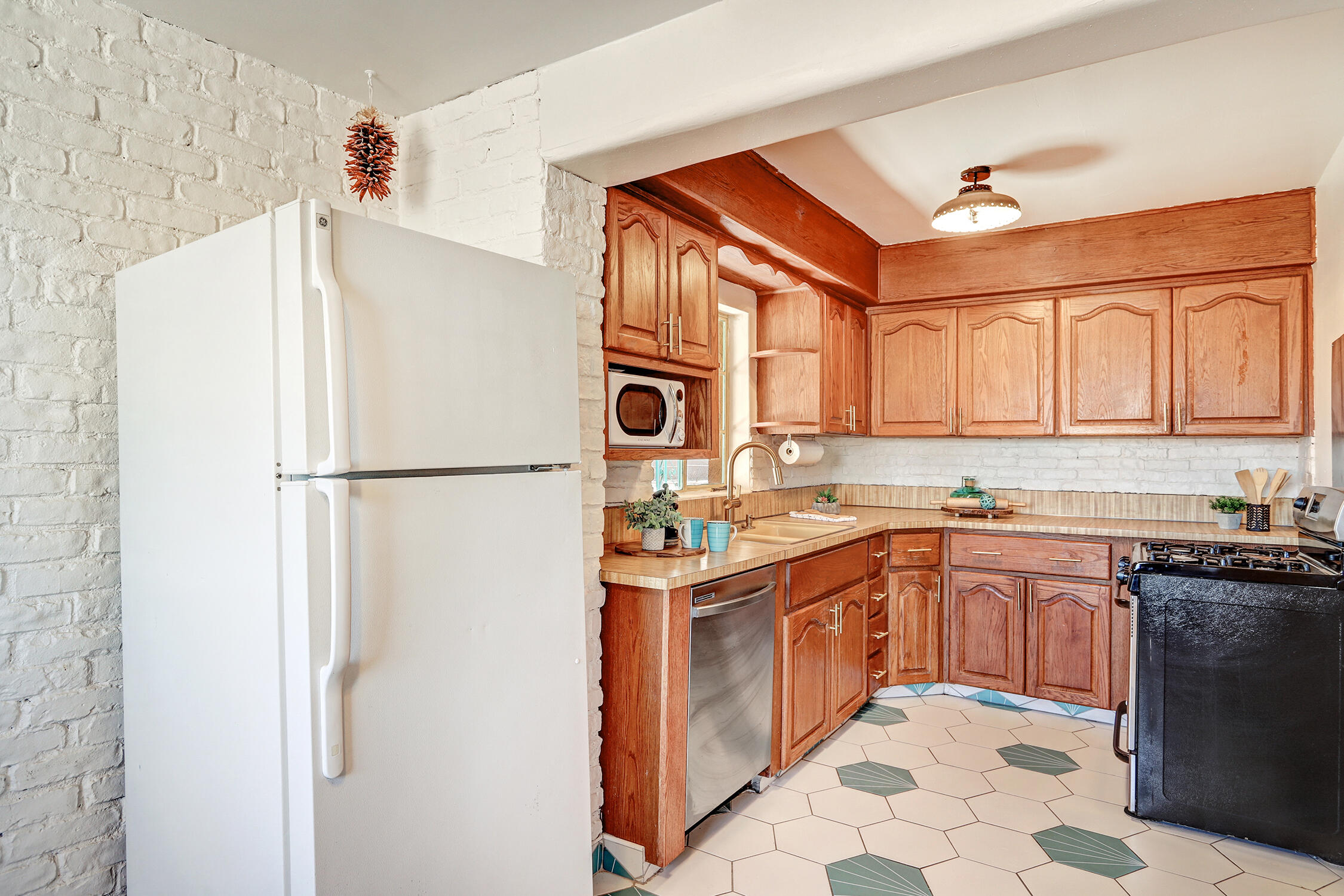 625 Ranchitos Road NW