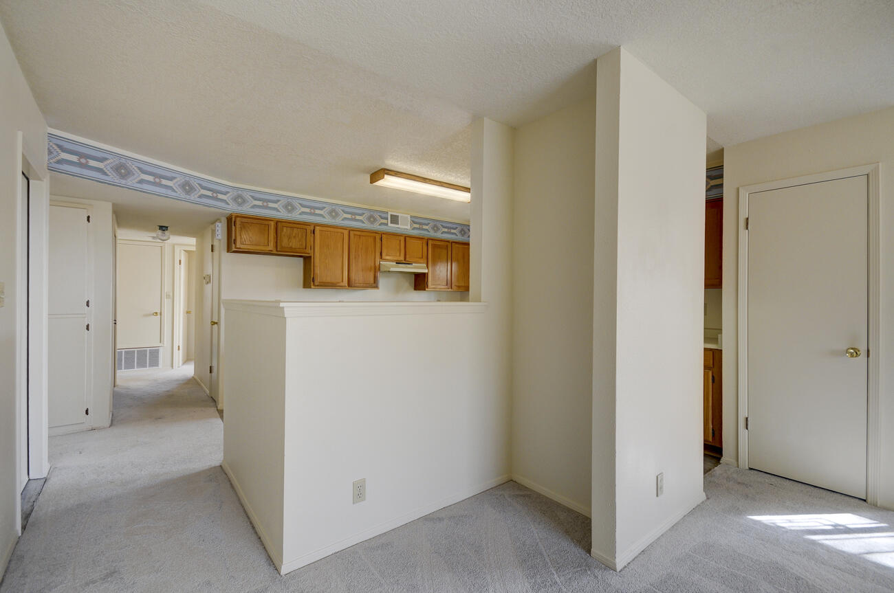 800 Knox Court NE