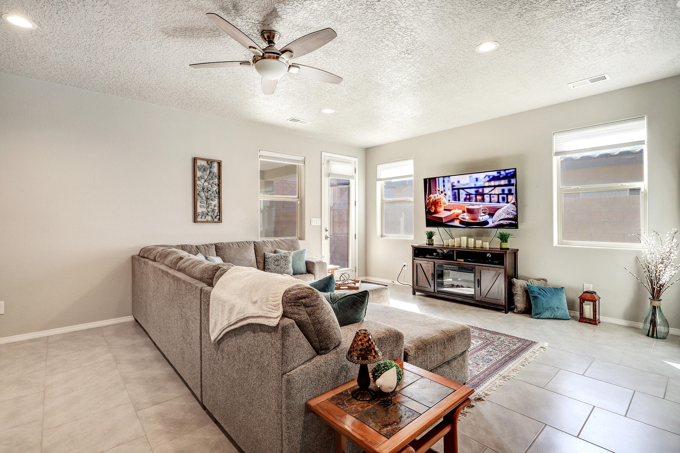 11448 Manzano Vista Avenue SE