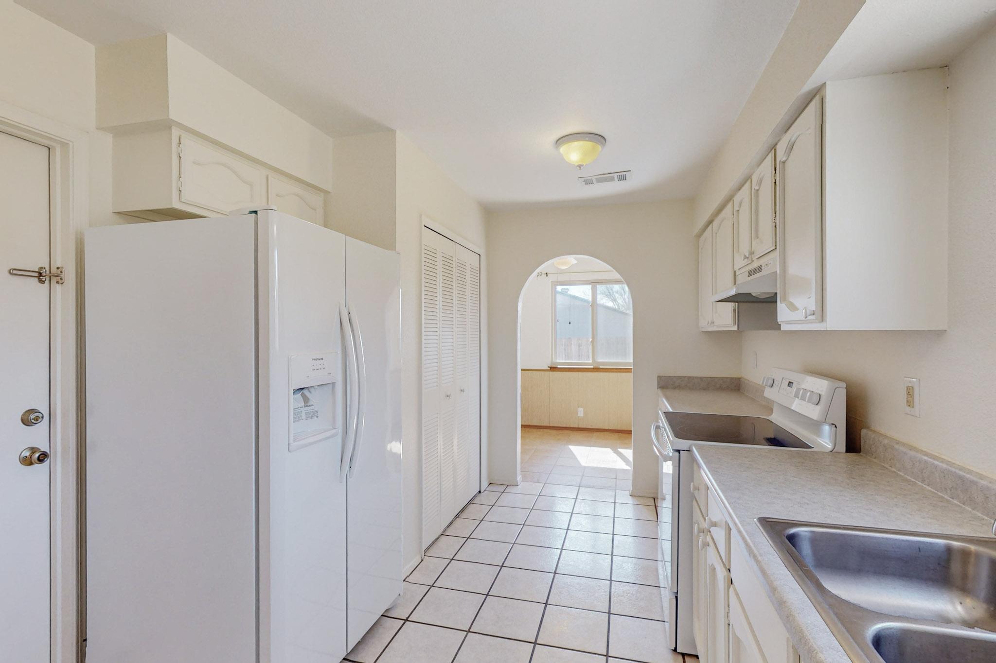 725 Hydra Road SE