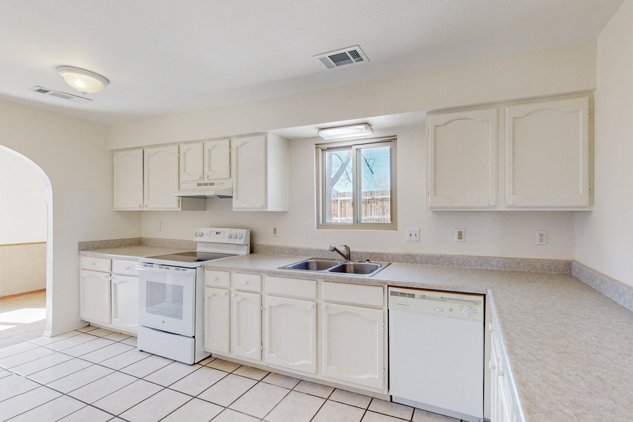 725 Hydra Road SE