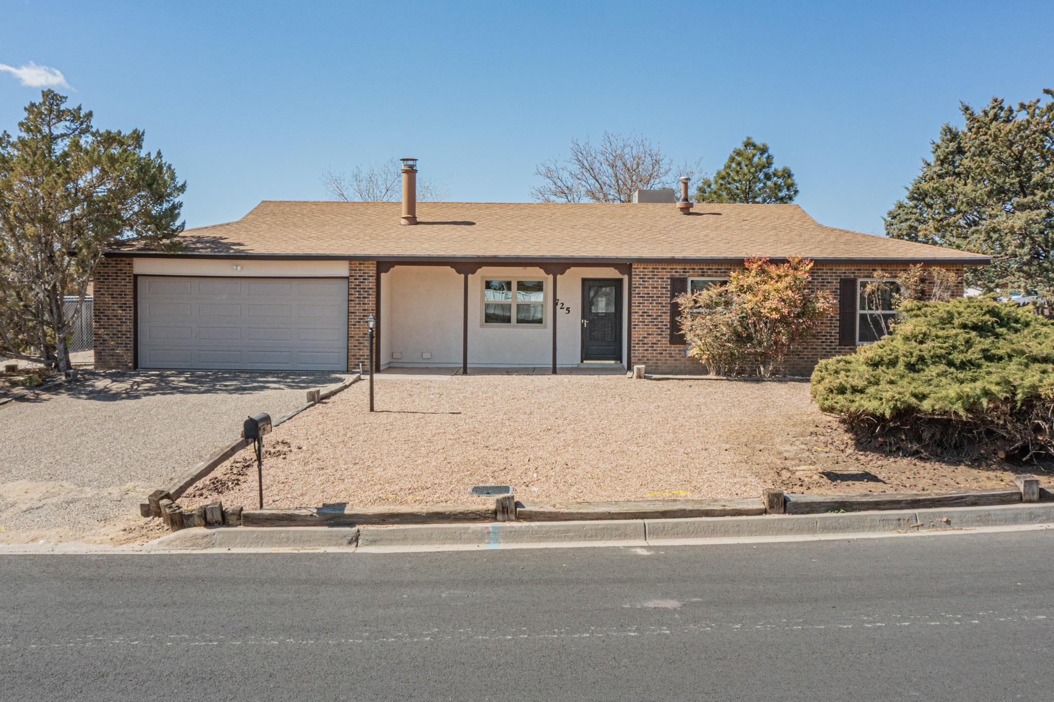 725 Hydra Road SE