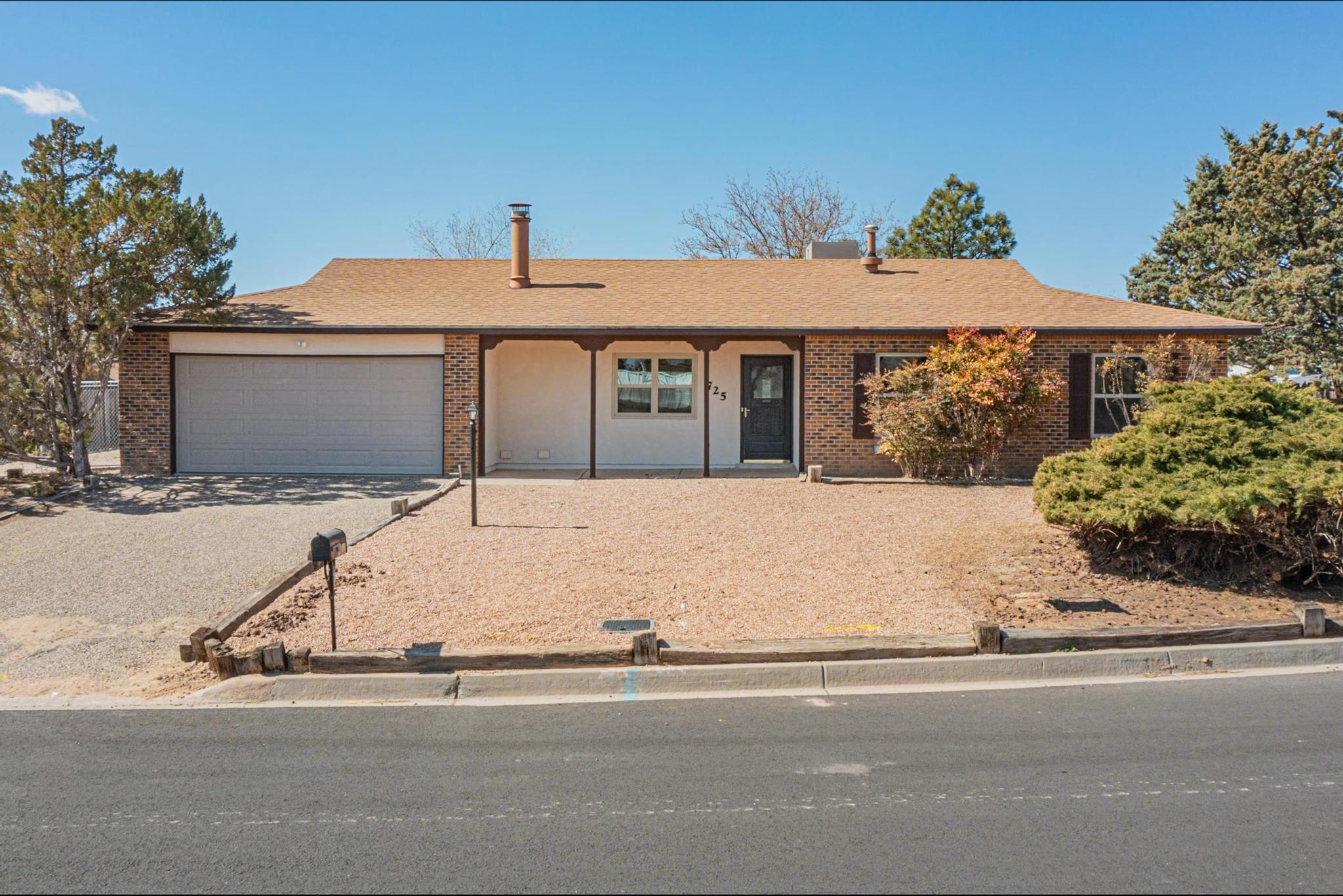 725 Hydra Road SE
