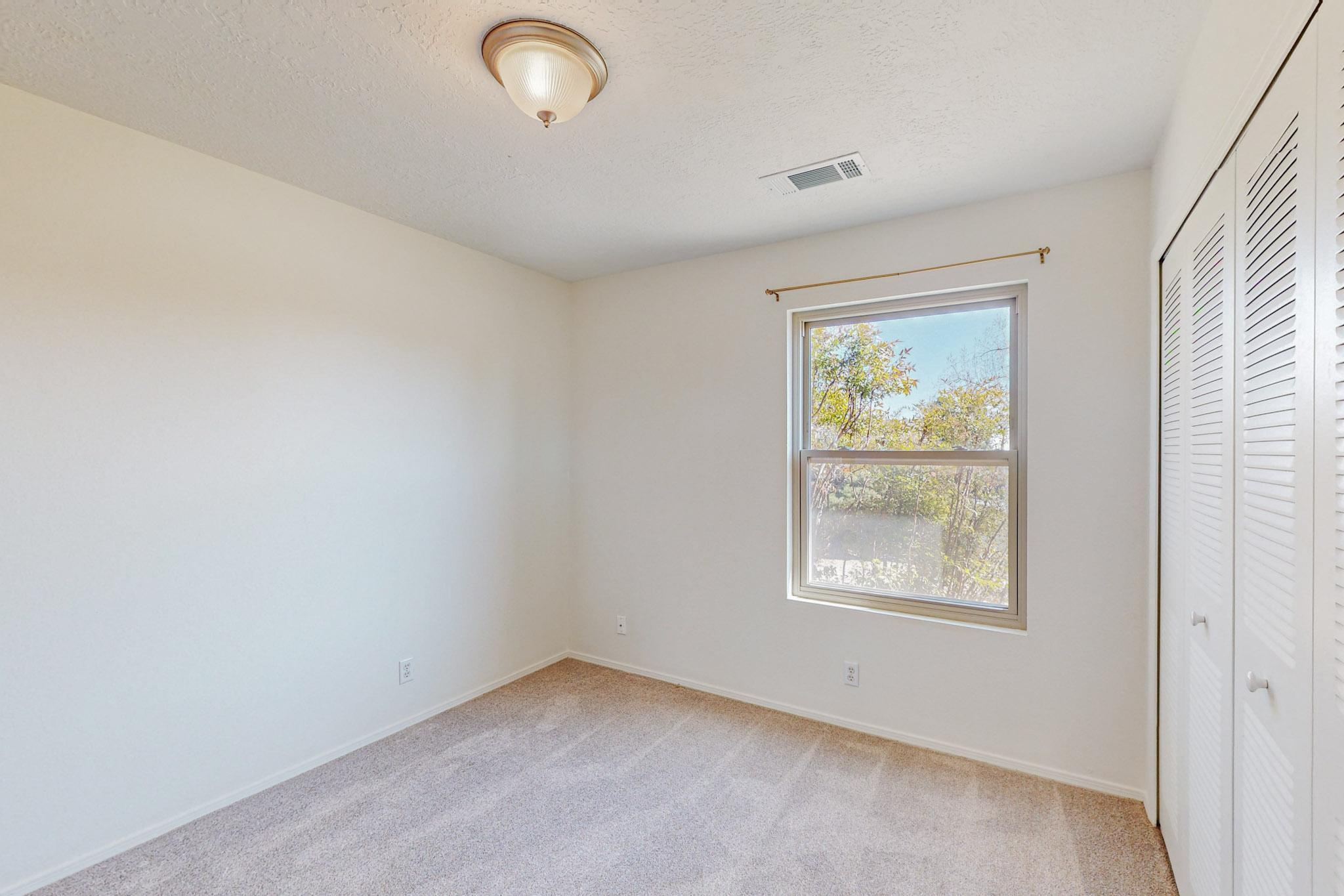 725 Hydra Road SE