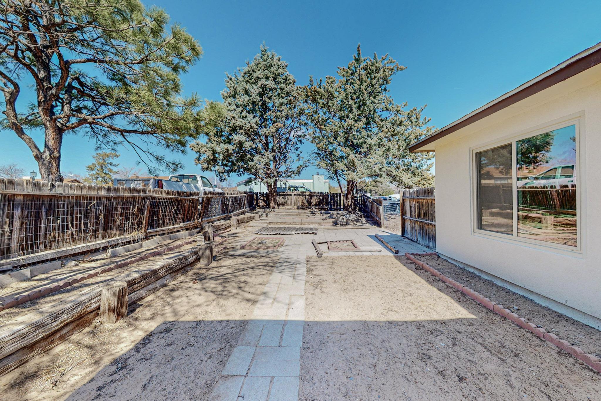 725 Hydra Road SE