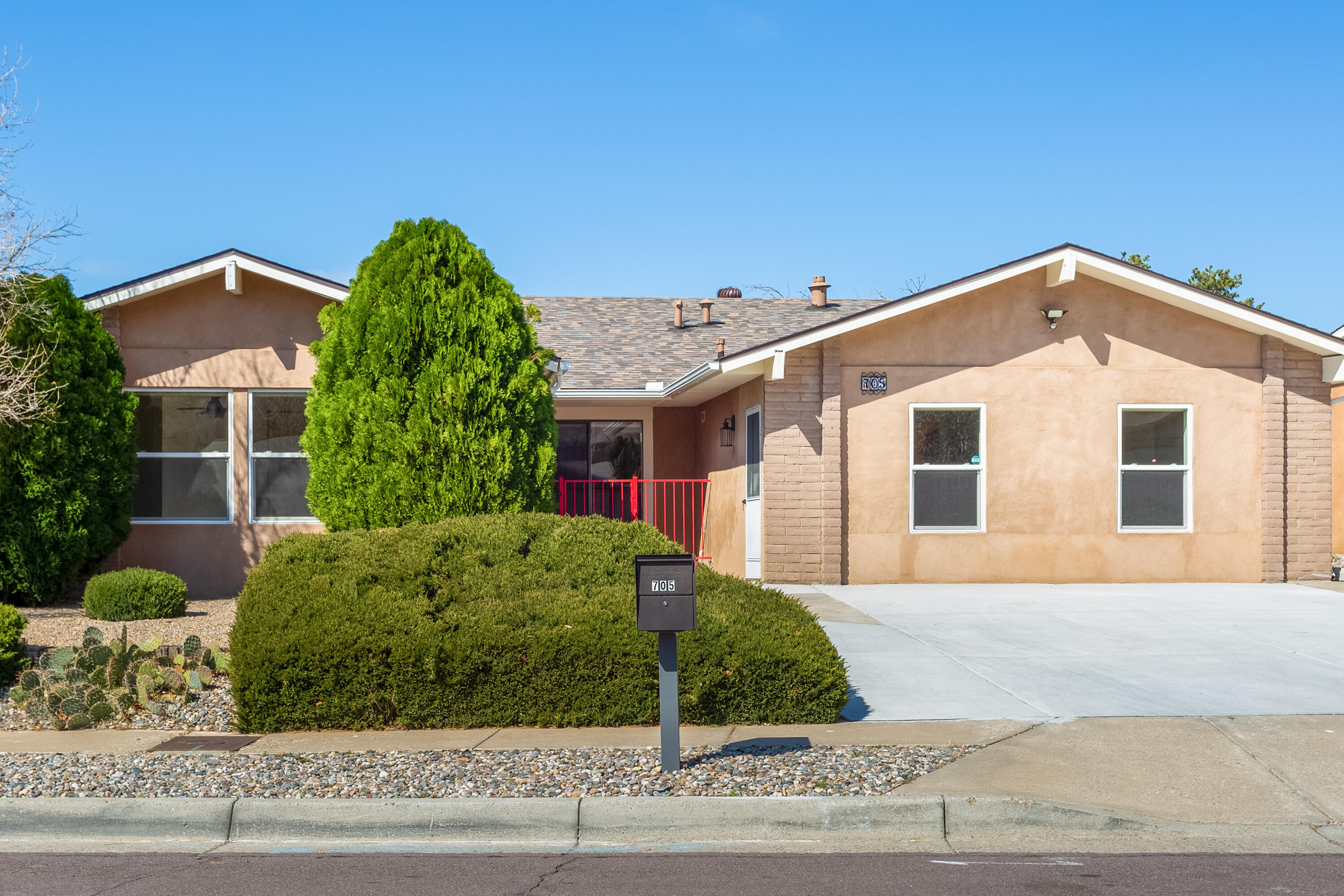 705 Monte Alto Drive NE