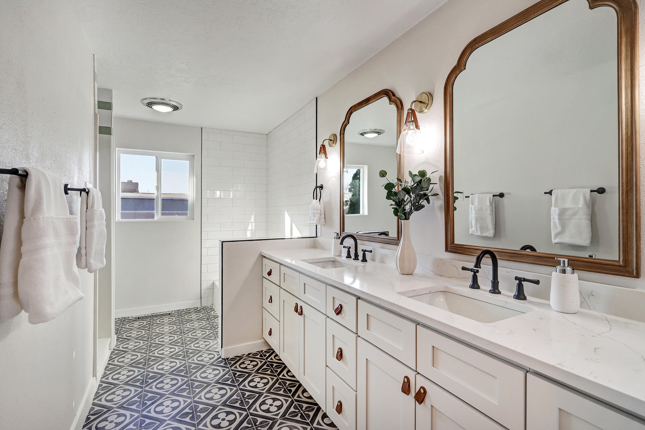 1008 Cuatro Cerros Trail SE