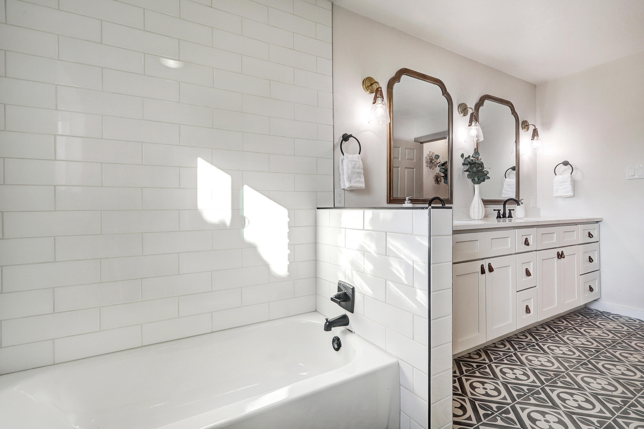 1008 Cuatro Cerros Trail SE