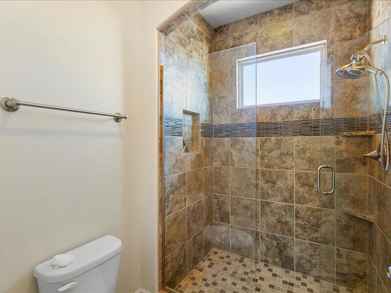 2624 La Luz Circle NE