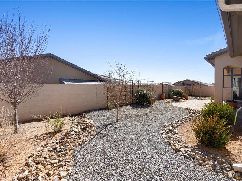 2624 La Luz Circle NE