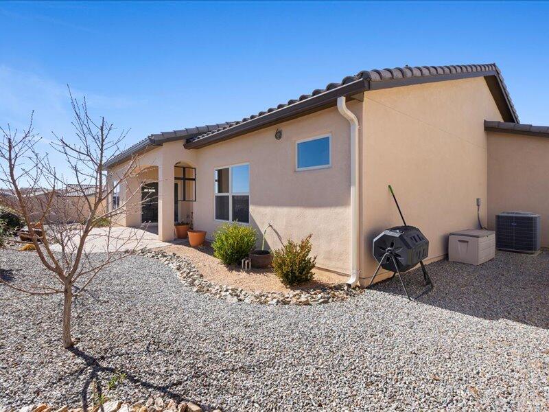 2624 La Luz Circle NE